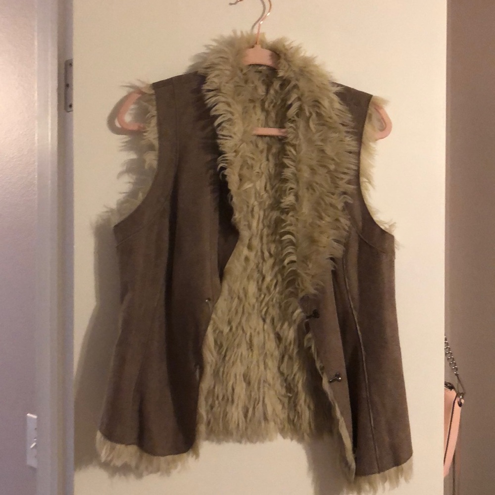 Reversible fuzzy vest